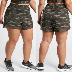 Athleta Printed Mesh Racer Run Short 4” Inseam Olive Camo XL